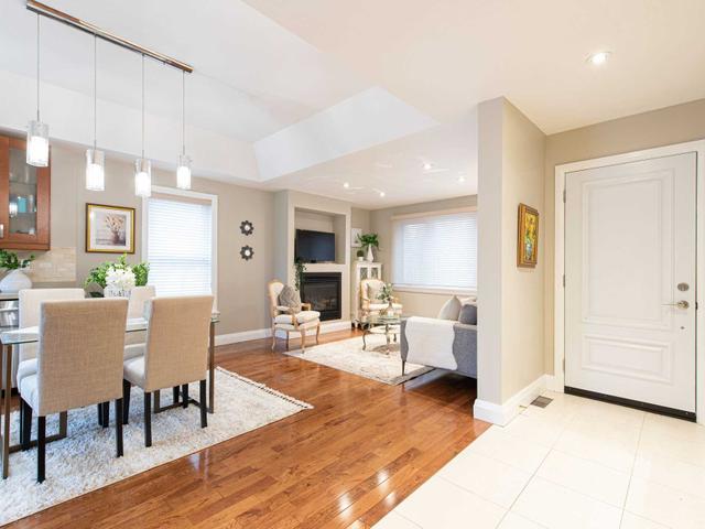 356 Burnhamthorpe Rd