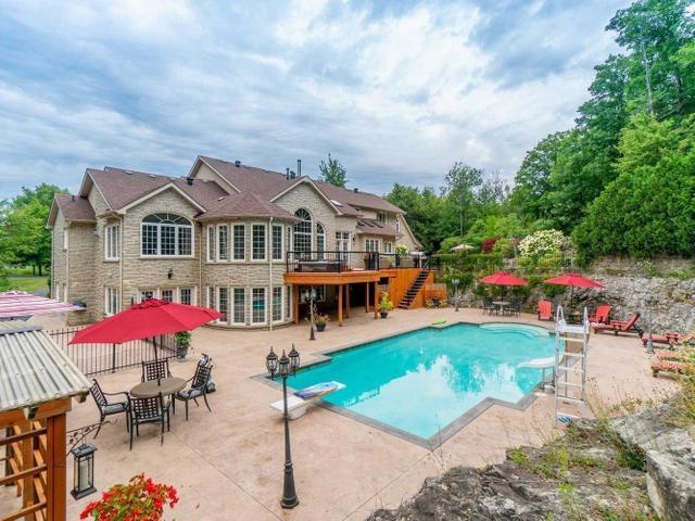 14 Deer Run Cres