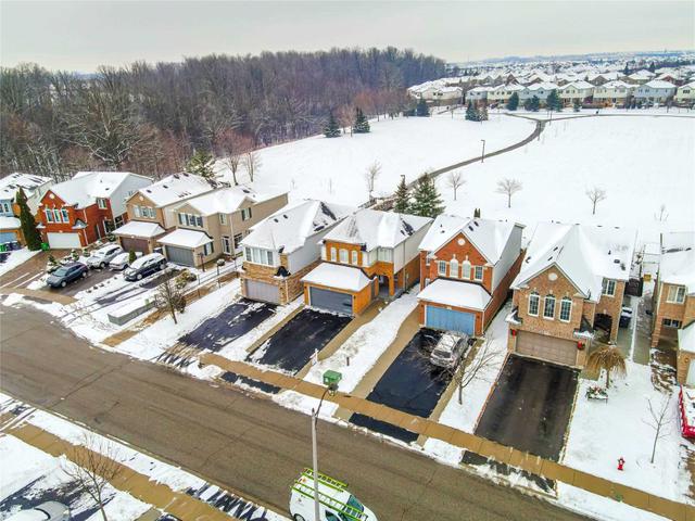 40 Willow Park Dr