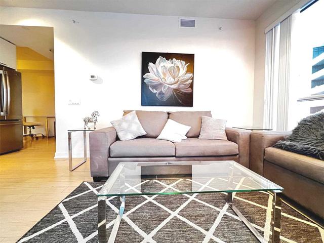 4207 - 10 Park Lawn Rd