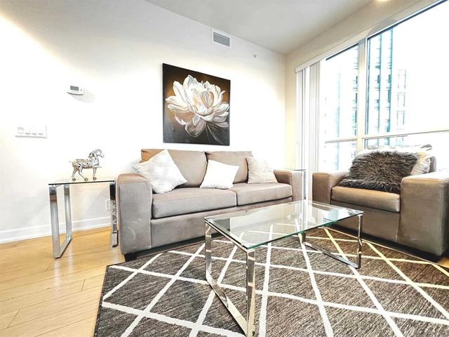 4207 - 10 Park Lawn Rd