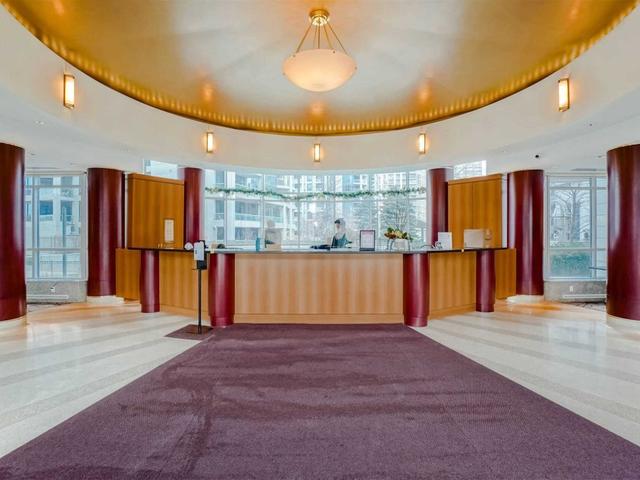 1002 - 2111 Lake Shore Blvd W