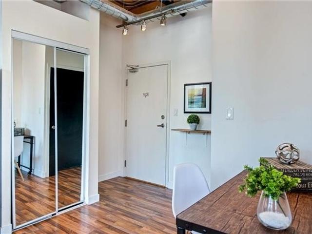 407 - 2154 Dundas St W