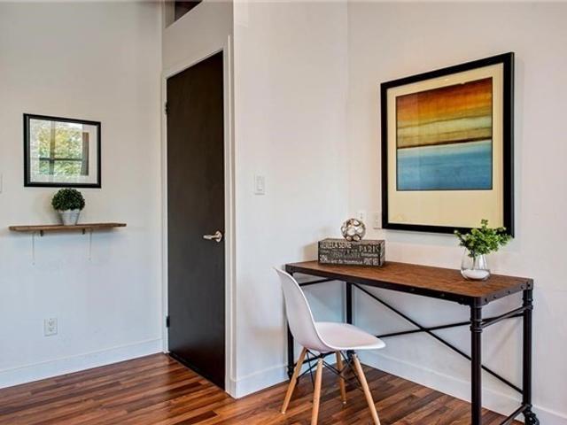 407 - 2154 Dundas St W