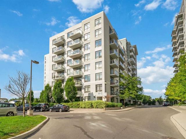 902 - 812 Lansdowne Ave