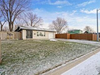 3 Erindale Cres