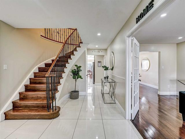 8 Paramount Pl