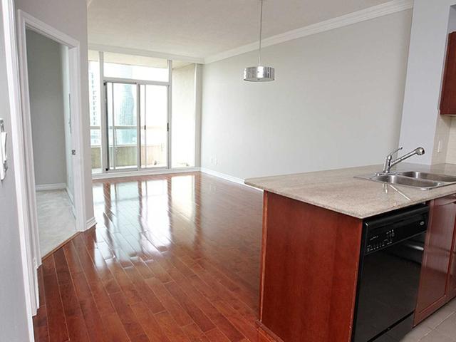 2609 - 3504 Hurontario St