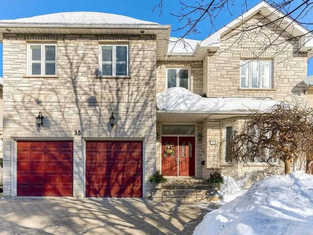 35 Royalavon Cres