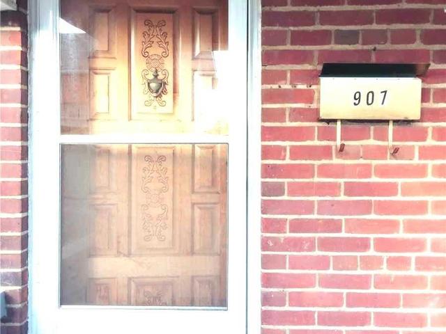 (Upper) - 907 Ossington Ave