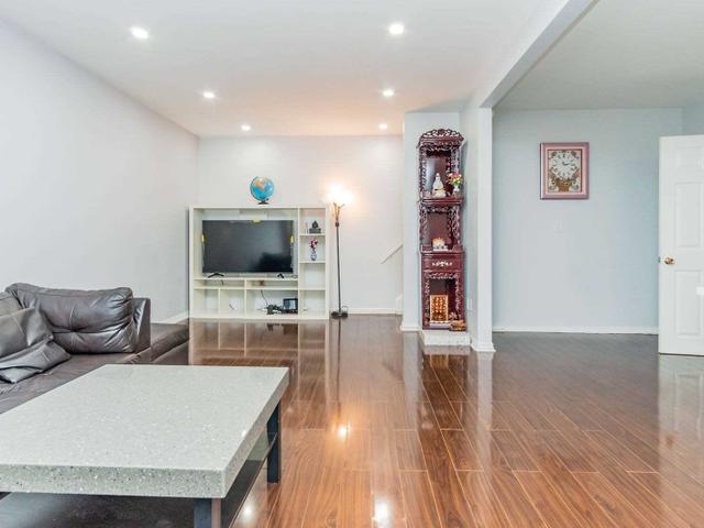 122 - 36 Venetian Cres