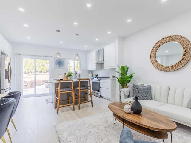 1105 Lower Village Cres