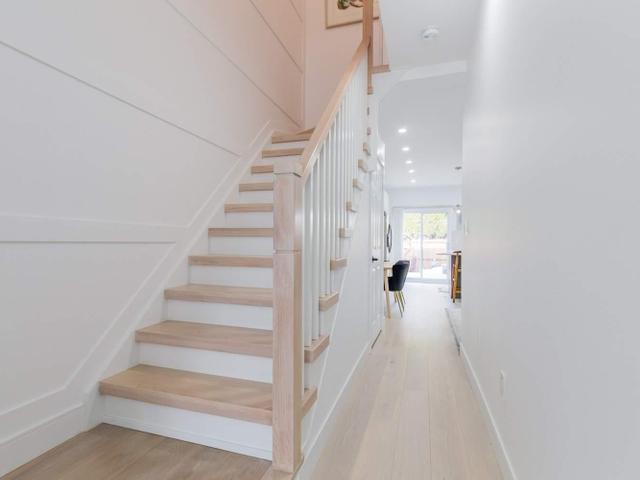 1105 Lower Village Cres