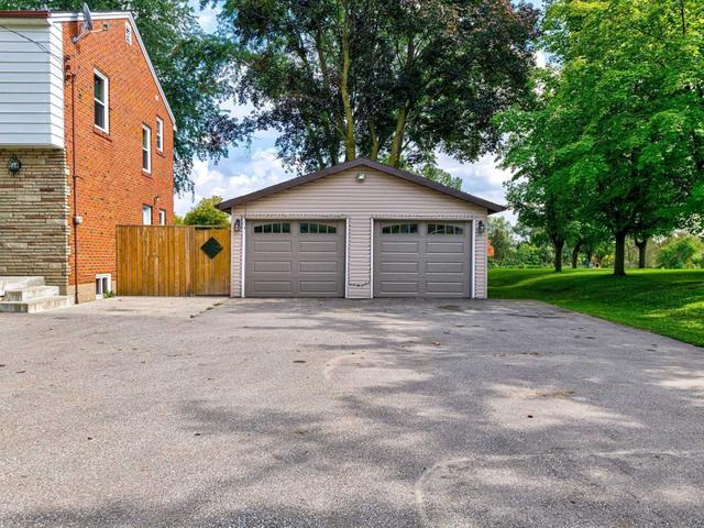2573 Embleton Rd