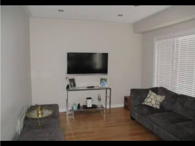 , Upper - 23 Education Rd