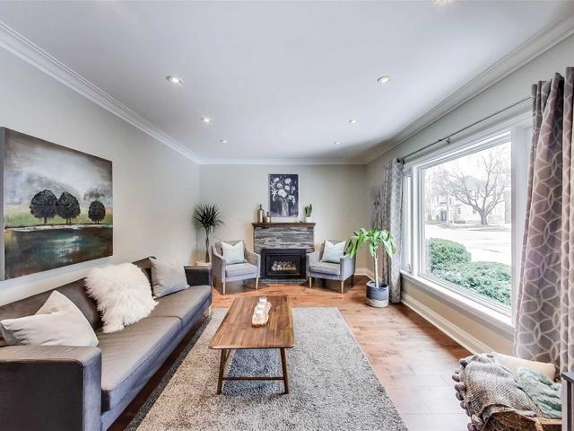 143 Prince Edward Dr S