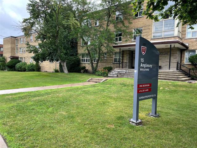 110 - 15 Anglesey Blvd