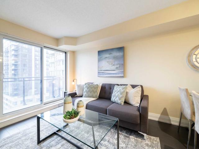 819 - 1060 Sheppard Ave W