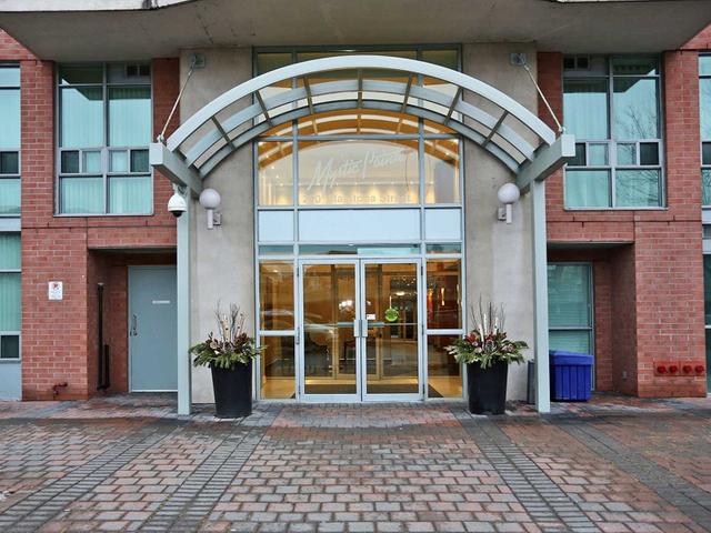 135 - 200 Manitoba St