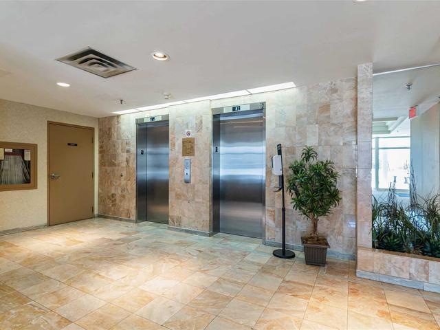 601 - 1071 Queens Ave