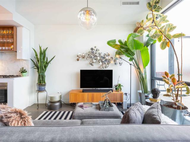 PH05 - 383 Sorauren Ave