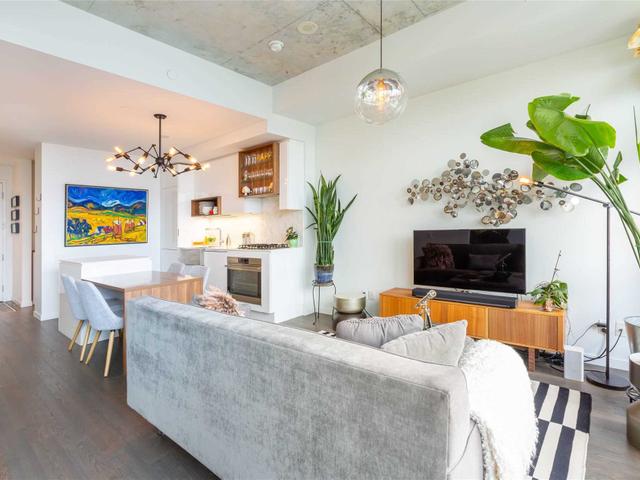 PH05 - 383 Sorauren Ave