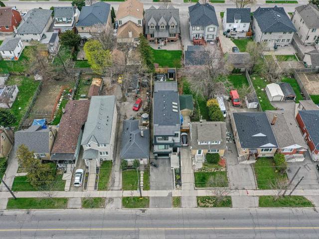 857 Glencairn Ave
