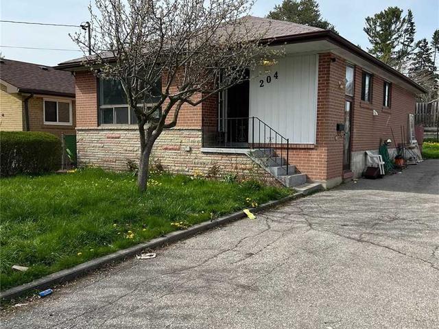 Upper - 204 Taysham Cres