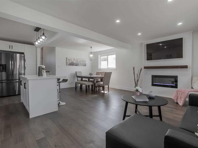 1410 Dewbourne Cres