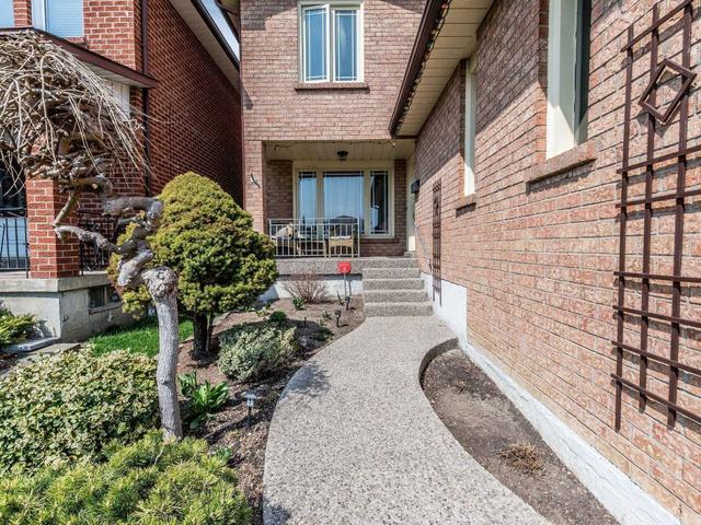 233 Kingsbridge Garden Circ