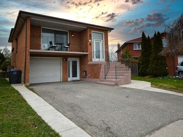 768 Savoy Cres