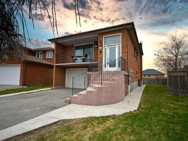 768 Savoy Cres