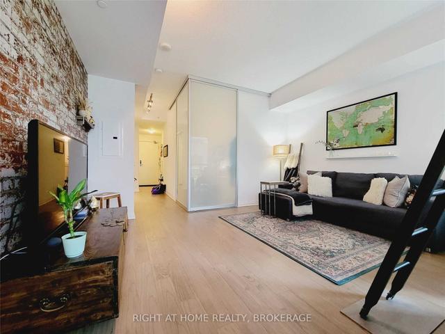 209 - 60 Annie Craig Dr