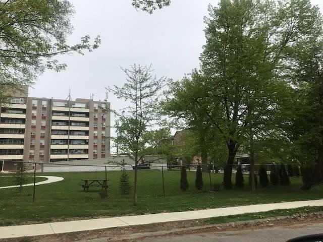 212 - 3621 Lakeshore Blvd W