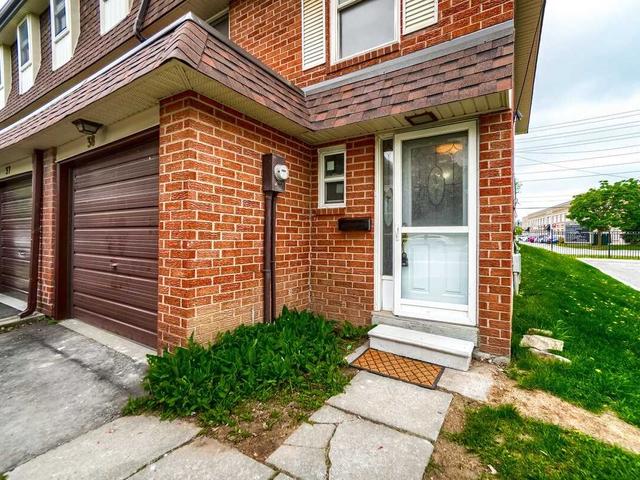 38 - 371 Bronte St S