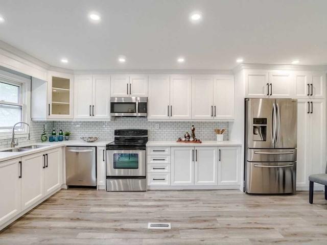 38 - 371 Bronte St S