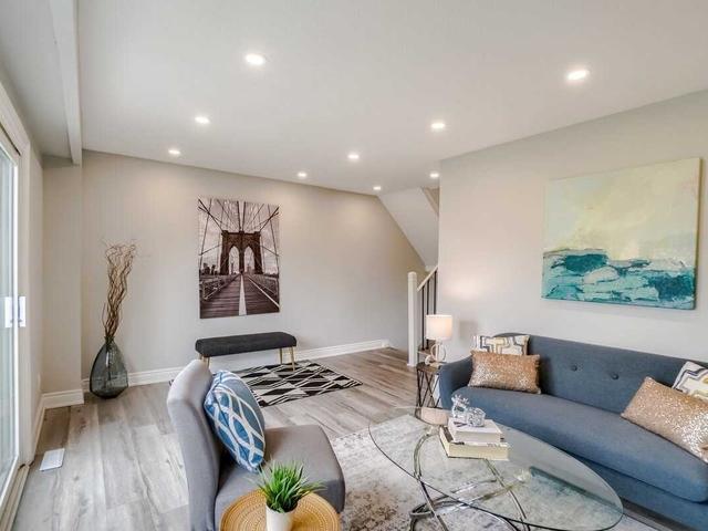 38 - 371 Bronte St S