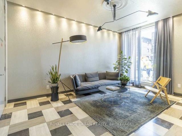 301 - 1638 Bloor St W