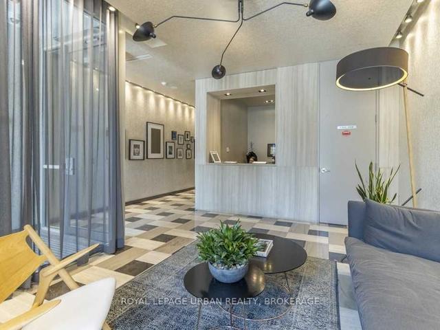 301 - 1638 Bloor St W