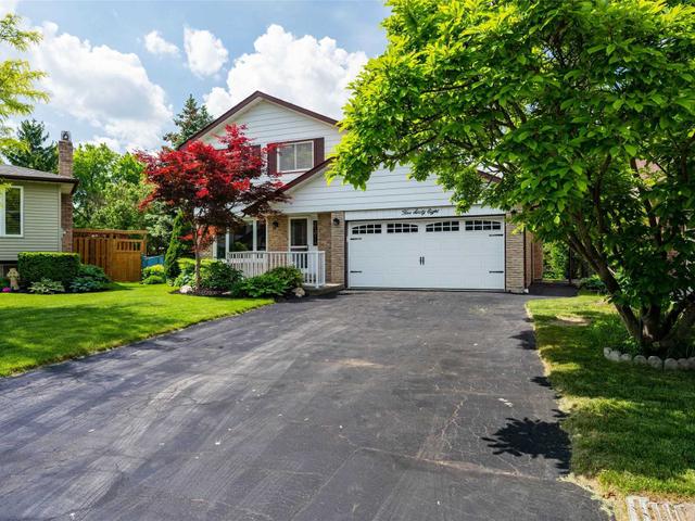 568 Strathcona Crt
