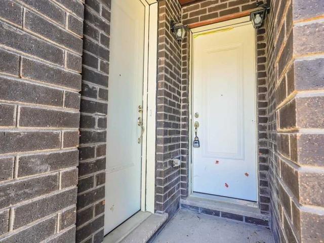 1762B Lawrence Ave W