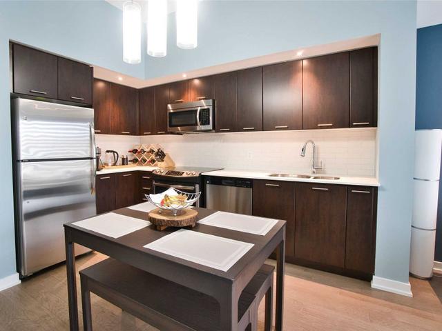 810 - 2212 Lake Shore Blvd W