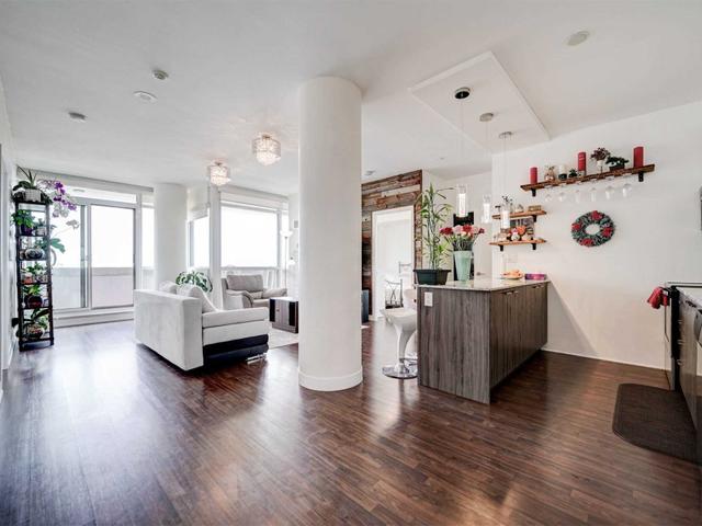 507 - 5101 Dundas St