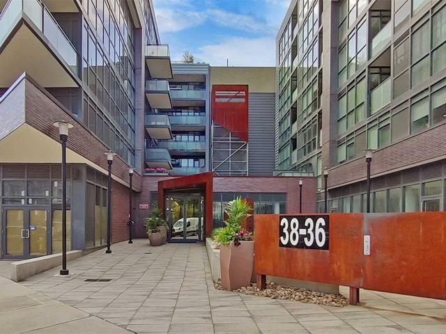 302 - 36 Howard Park Ave