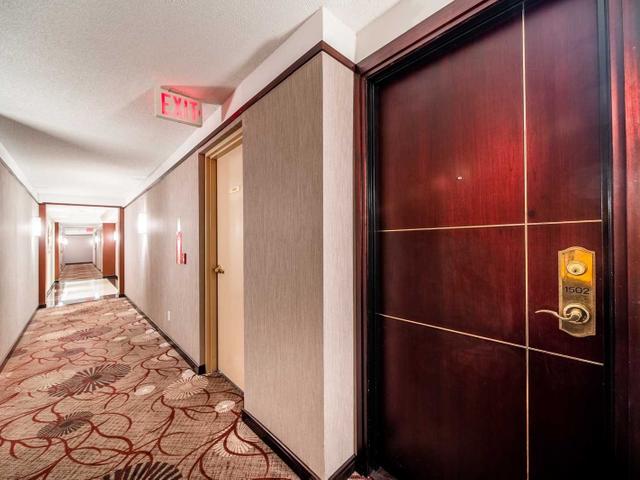 1502 - 2111 Lakeshore Blvd W