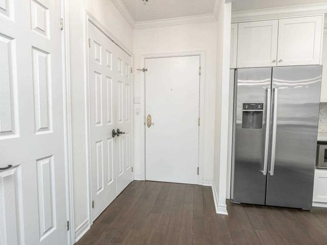 211 - 3085 Bloor St W