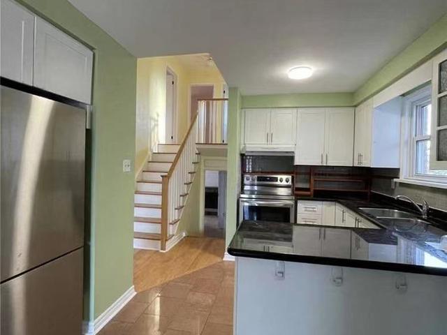 Upper - 1291 Shamir Cres