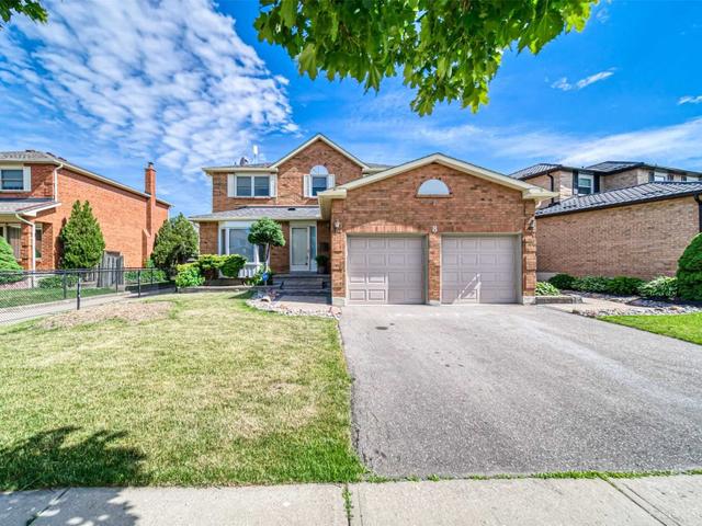 8 Hall Cres