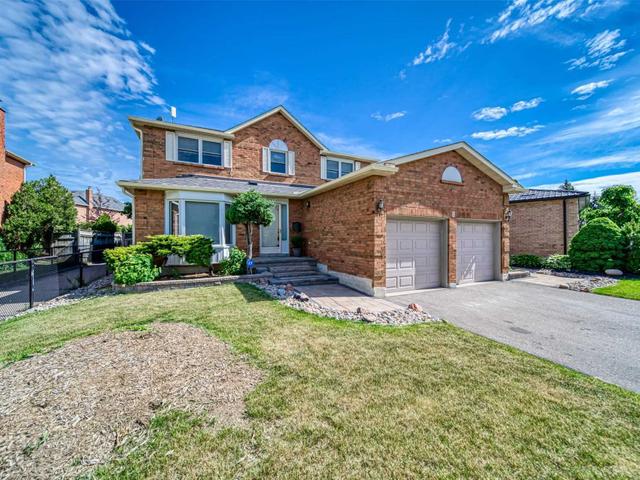 8 Hall Cres
