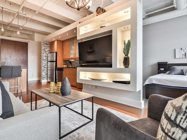 210 - 550 Hopewell Ave